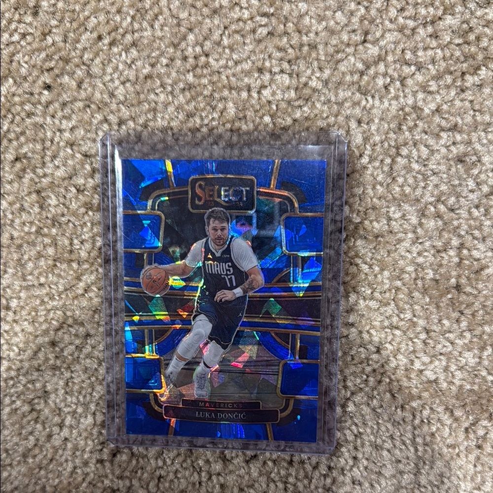 Select Luka Dončić Basketball Card